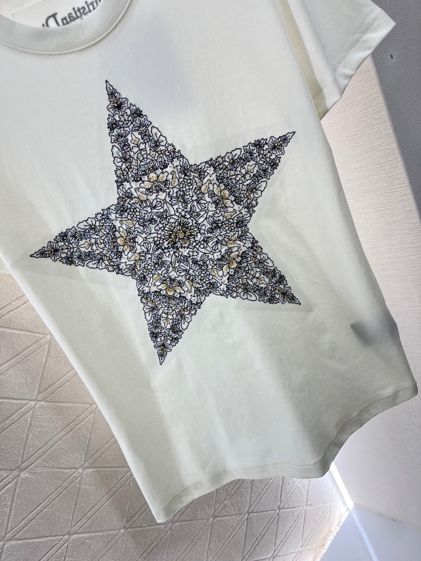 Five-pointed star ribbon embroidered short-sleeved T-shirt