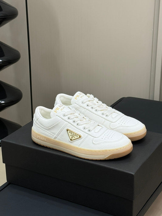 Classic soft and comfortable lambskin sneakers