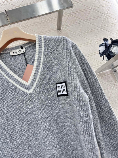 Knitted V-neck pullover sweater