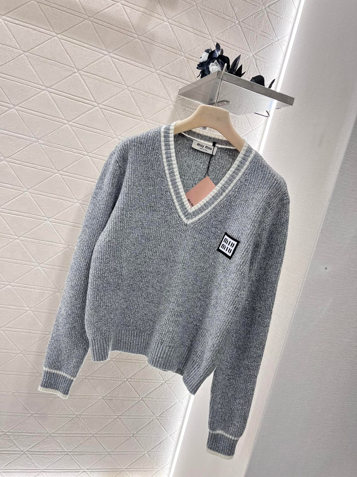 Knitted V-neck pullover sweater