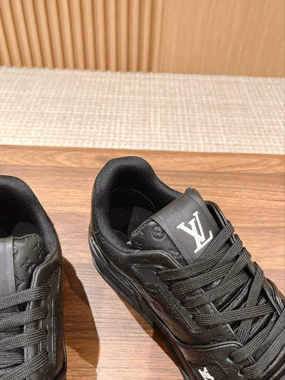 Couple's 𝘁𝗿𝗮𝗶𝗻𝗲𝗿 series latest sports shoes