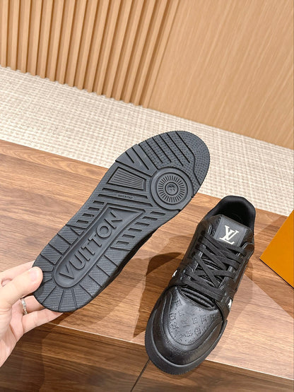 Couple's 𝘁𝗿𝗮𝗶𝗻𝗲𝗿 series latest sports shoes