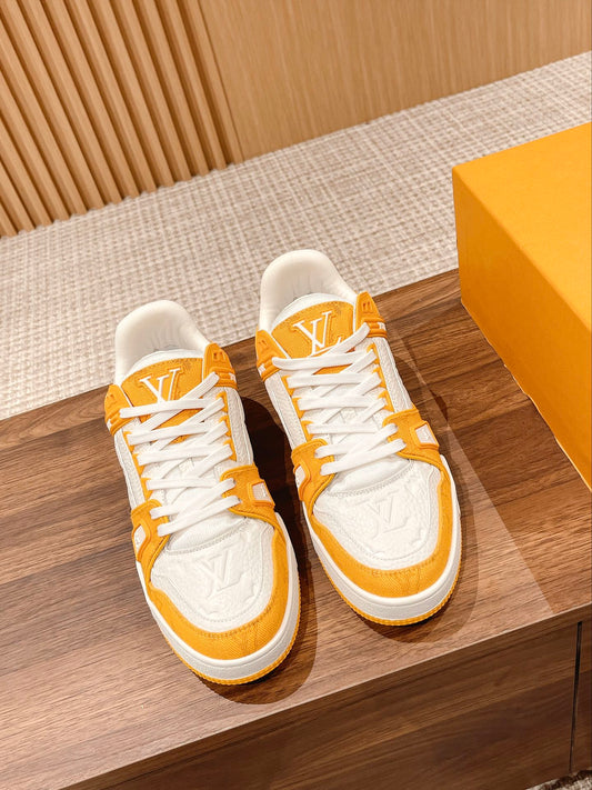 Couple's 𝘁𝗿𝗮𝗶𝗻𝗲𝗿 series latest sports shoes