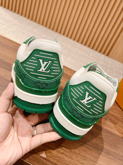 Couple's 𝘁𝗿𝗮𝗶𝗻𝗲𝗿 series latest sports shoes