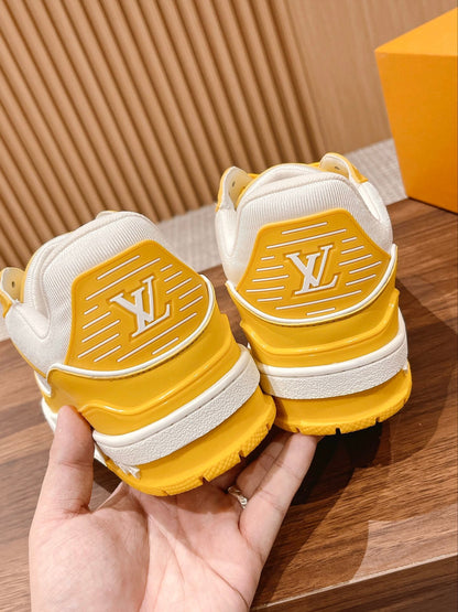 Couple's 𝘁𝗿𝗮𝗶𝗻𝗲𝗿 series latest sports shoes