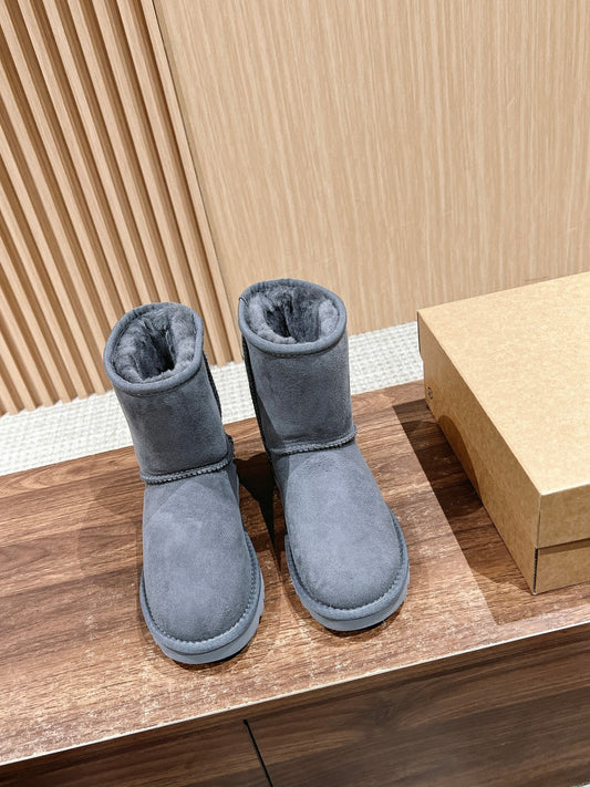 Classic mid-calf snow boots