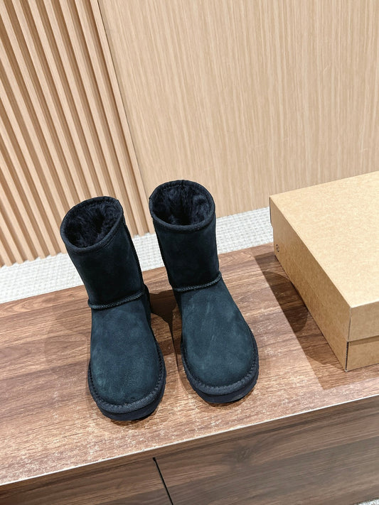 Classic mid-calf snow boots